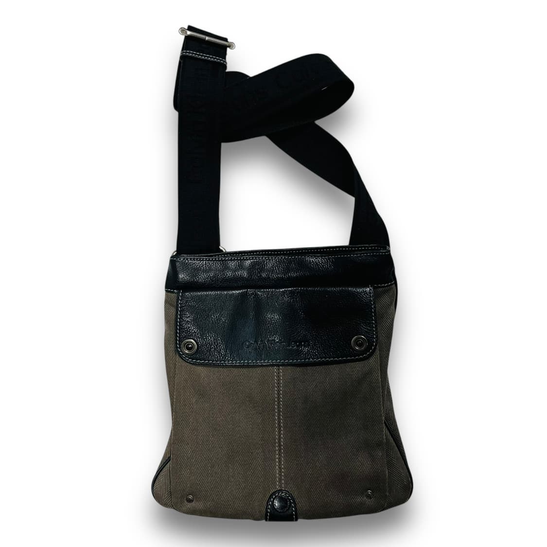 캘빈 클라인 소가죽 디테일 메신저 크로스백 상품이미지2