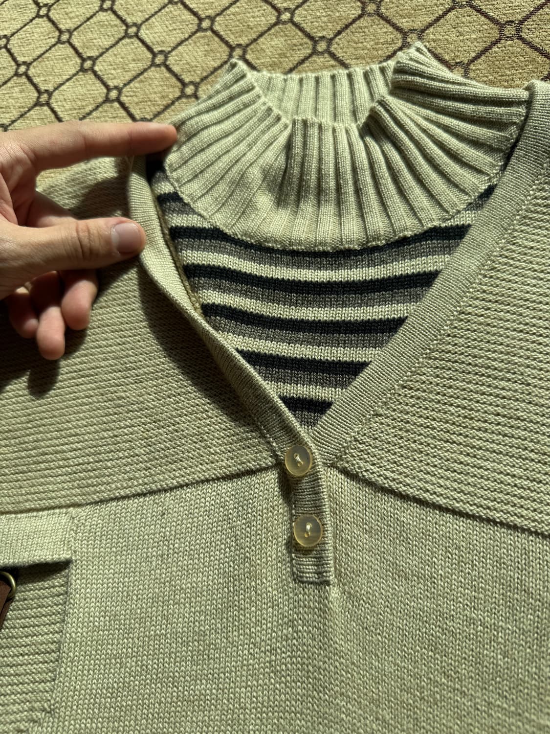 아이보리 넥 디테일 니트 상품이미지4