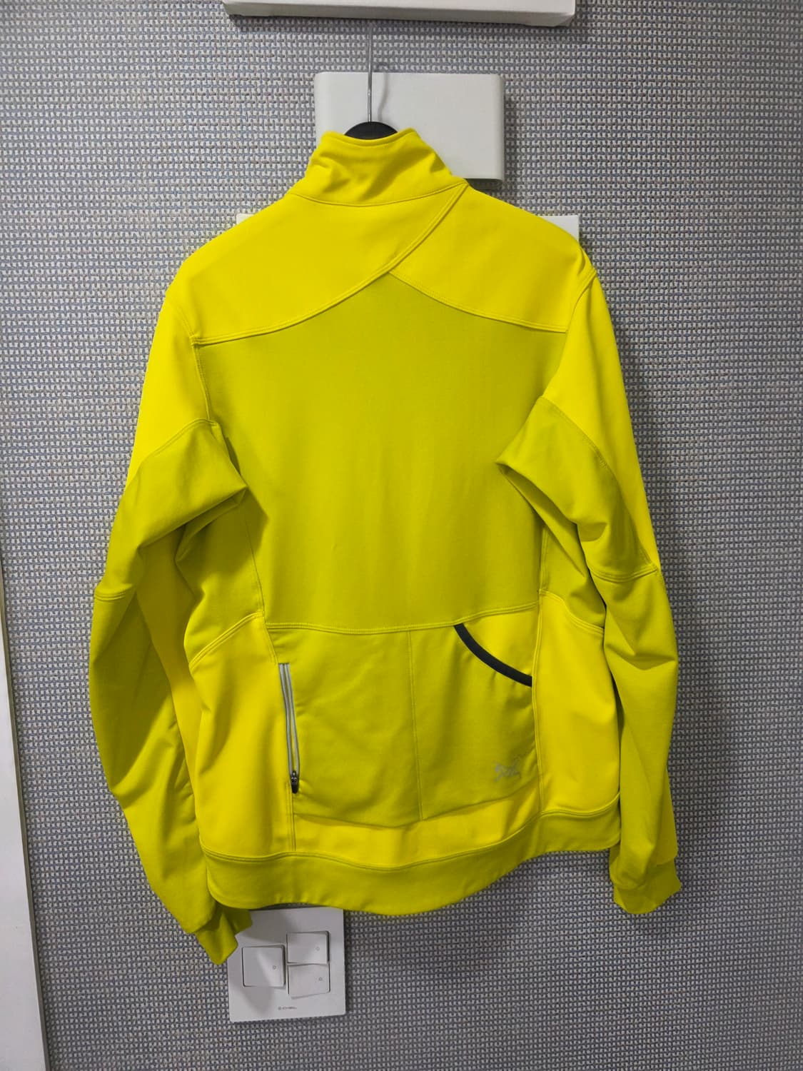 아크테릭스 런닝 라이딩 등산 윈드스토퍼 m사이즈 상품이미지2