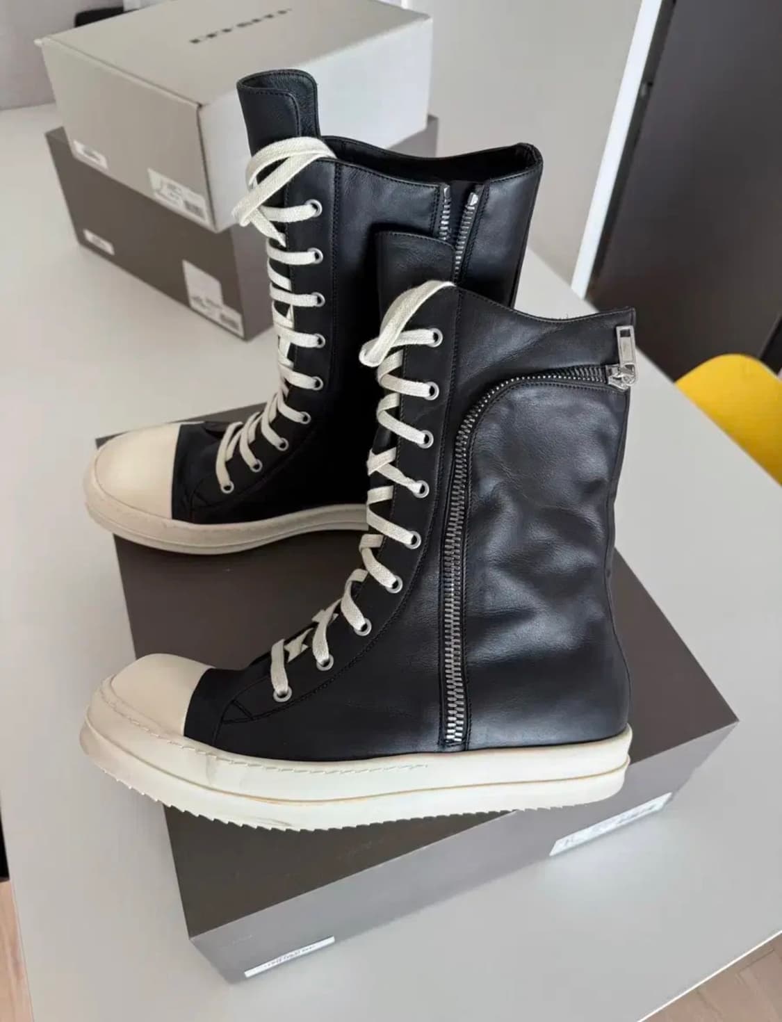 [구매] 릭오웬스 레더 포켓 하이탑 43 상품이미지1