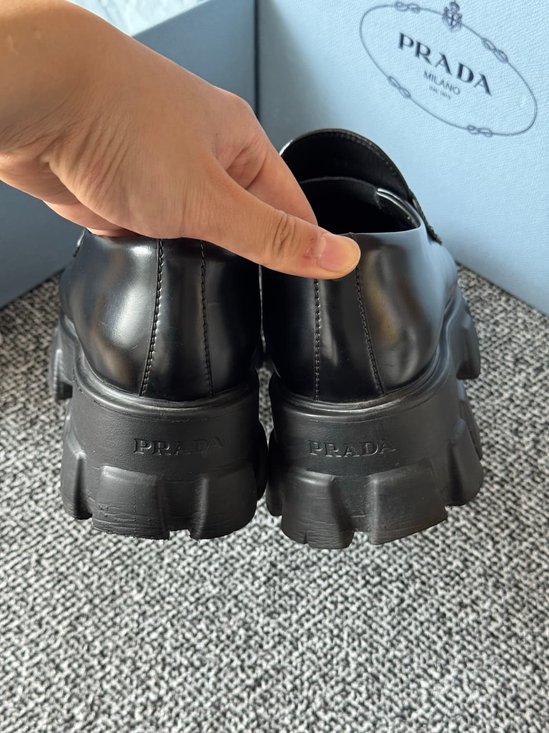 프라다 브러시드 로퍼 상품이미지4