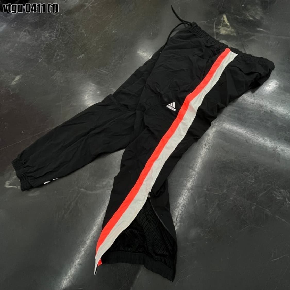 Adidas pants L 상품이미지3