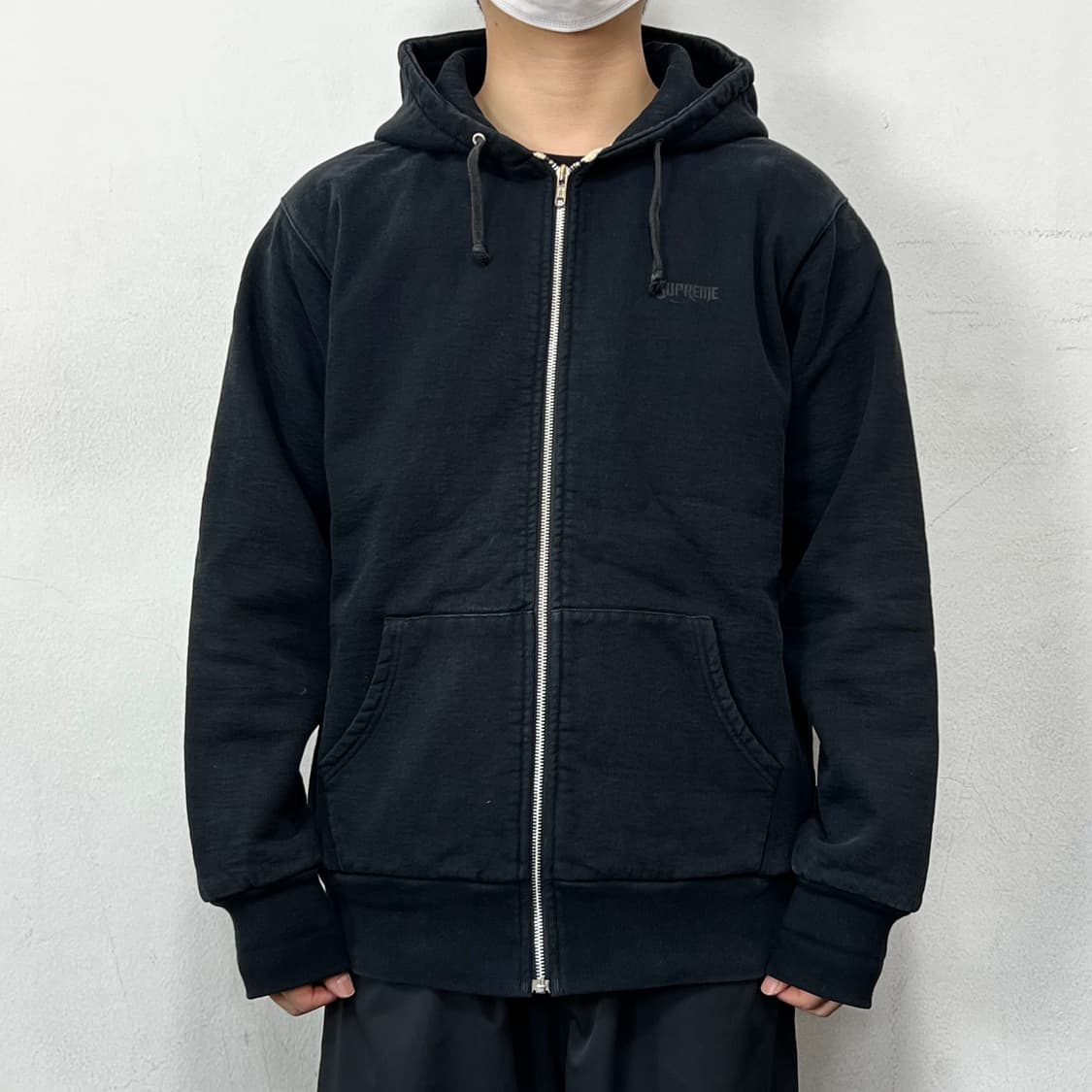 슈프림 아플리케 로고 써멀 후드집업 블랙  상품이미지3