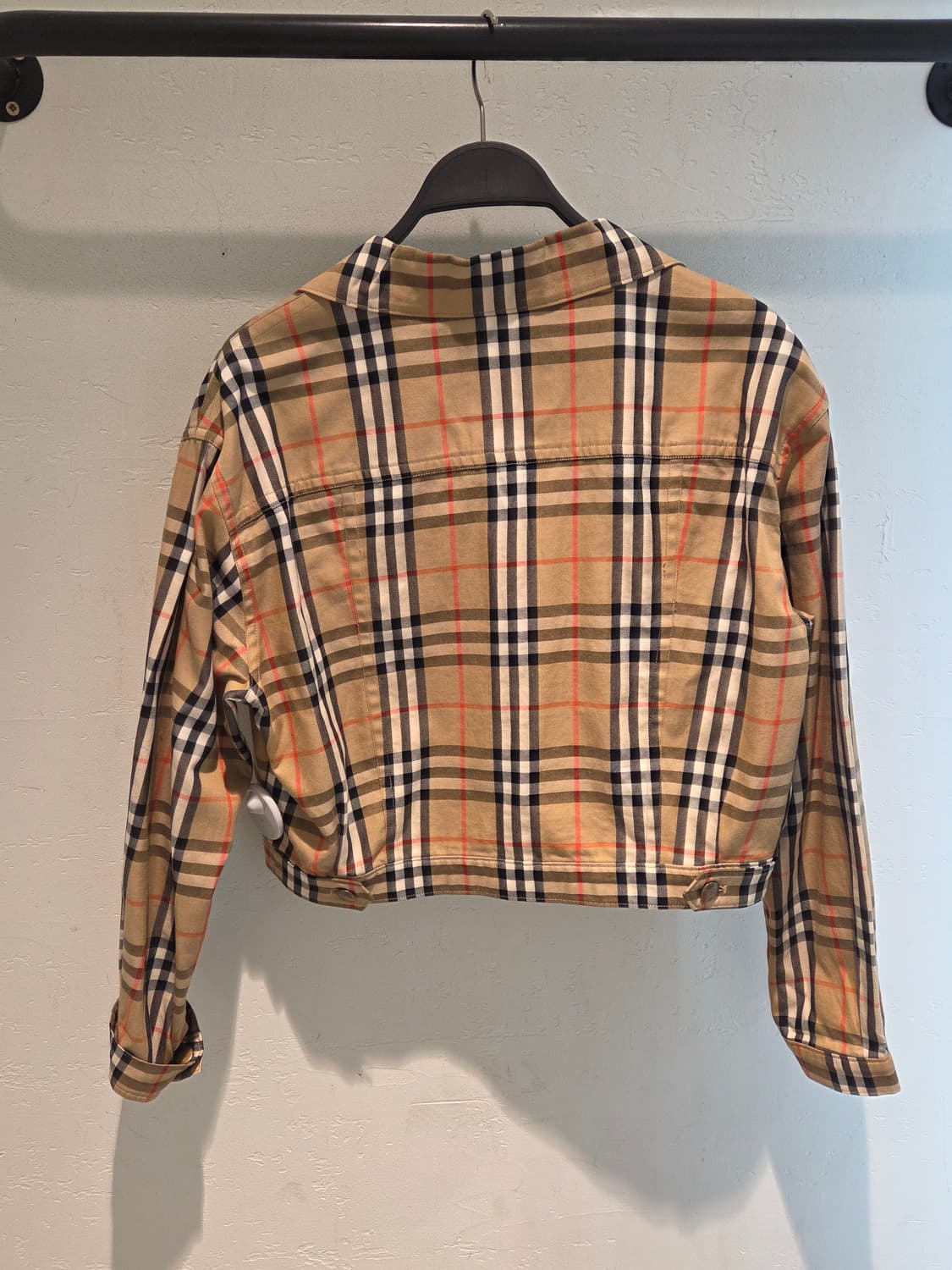 버버리 크롭 자켓 판매합니다 상품이미지4