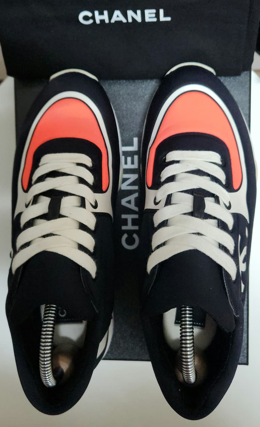 [정품]샤넬 스니커즈 운동화 CC로고 로우탑 블랙/화이트/오렌지 36.5 상품이미지2