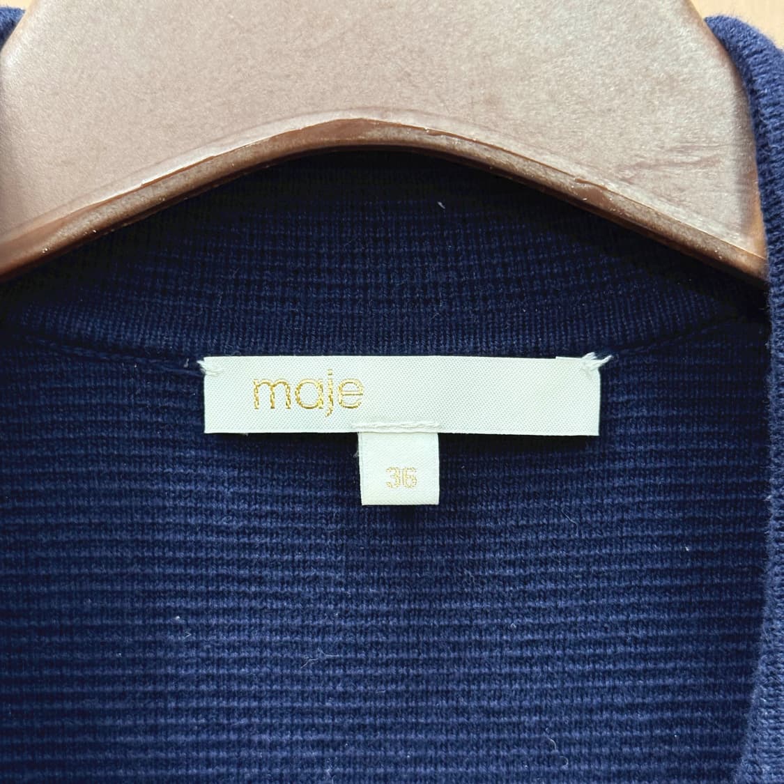 마쥬 반팔 니트 미니 원피스 배색 스티치 금장 버튼 디테일 네이비 상품이미지7