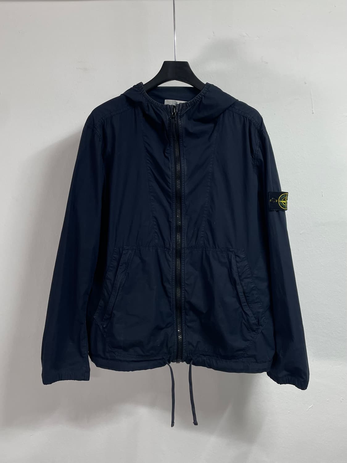 스톤아일랜드 와펜 후디드 집업자켓 (on.606) 상품이미지1