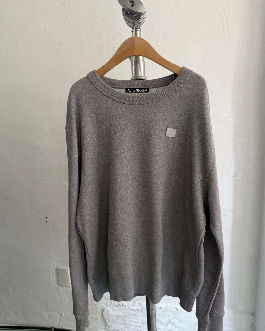 Acne Studios 아크네 스튜디오 페이스로고 그레이컬러 맨투맨 상품이미지4