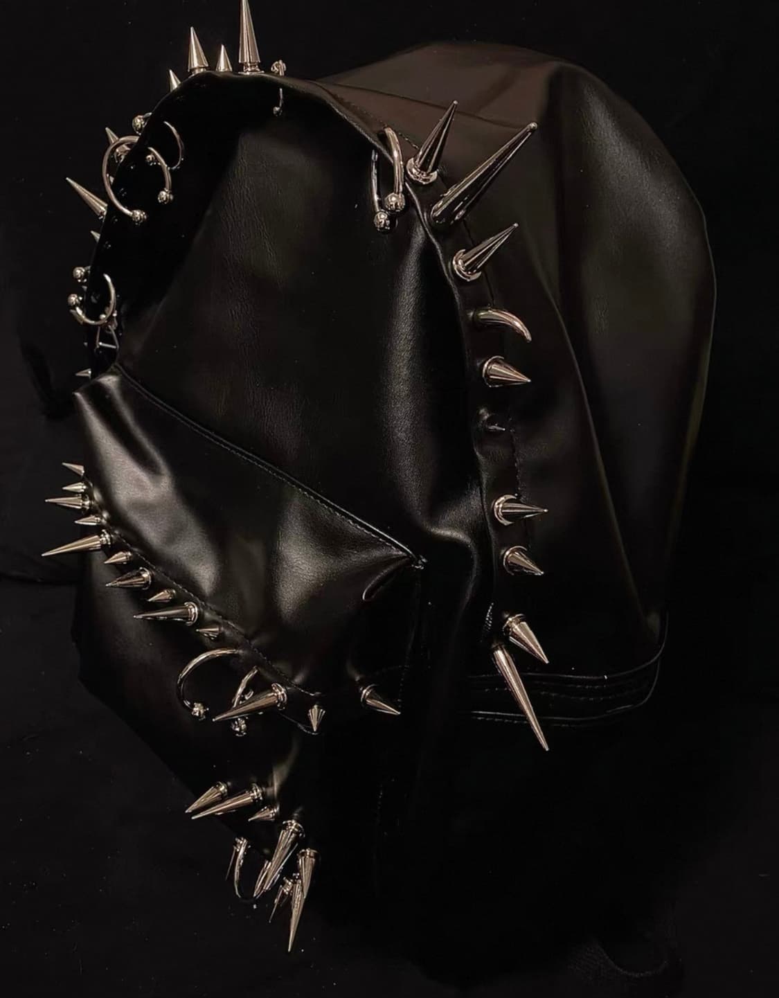 레더 스파이크 블랙 백팩 상품이미지1