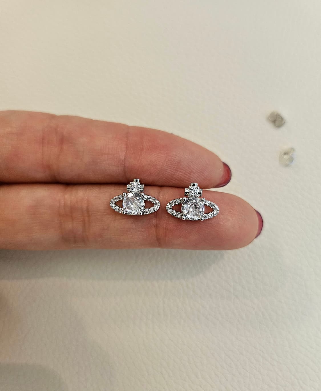 비비안웨스트우드 업사이클링 큐빅 미니 귀걸이 상품이미지4