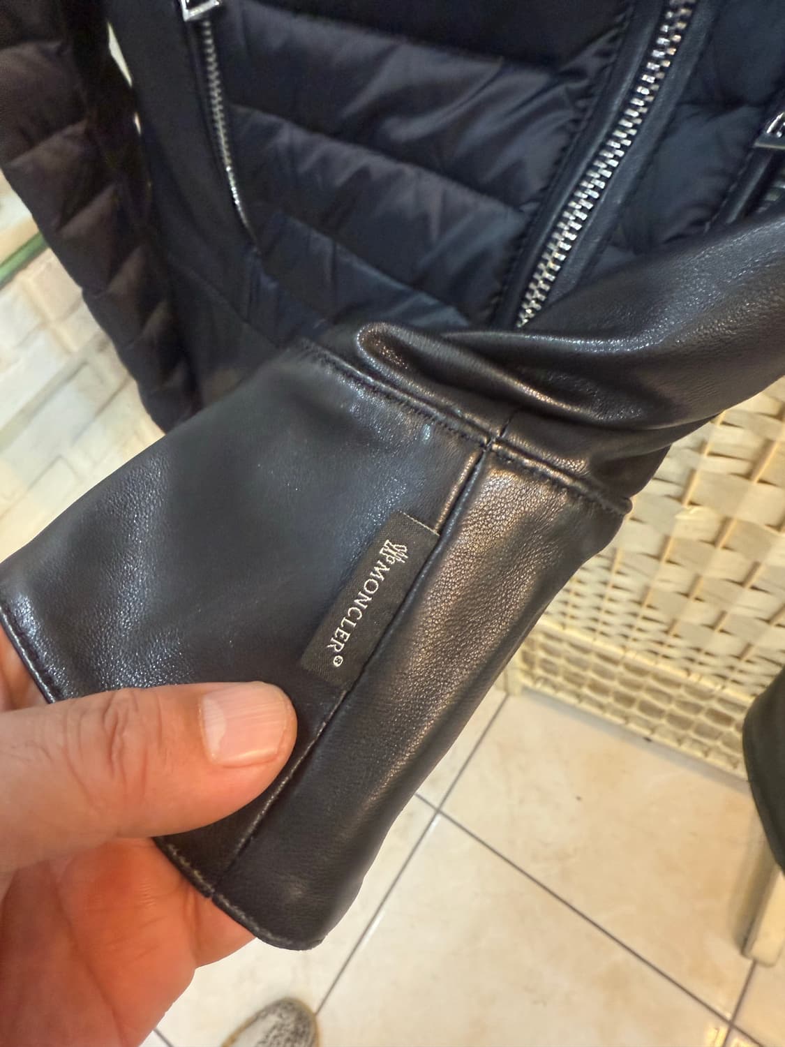 2/44-55 정품 몽클레어 모터 패딩 팝니다 상품이미지9