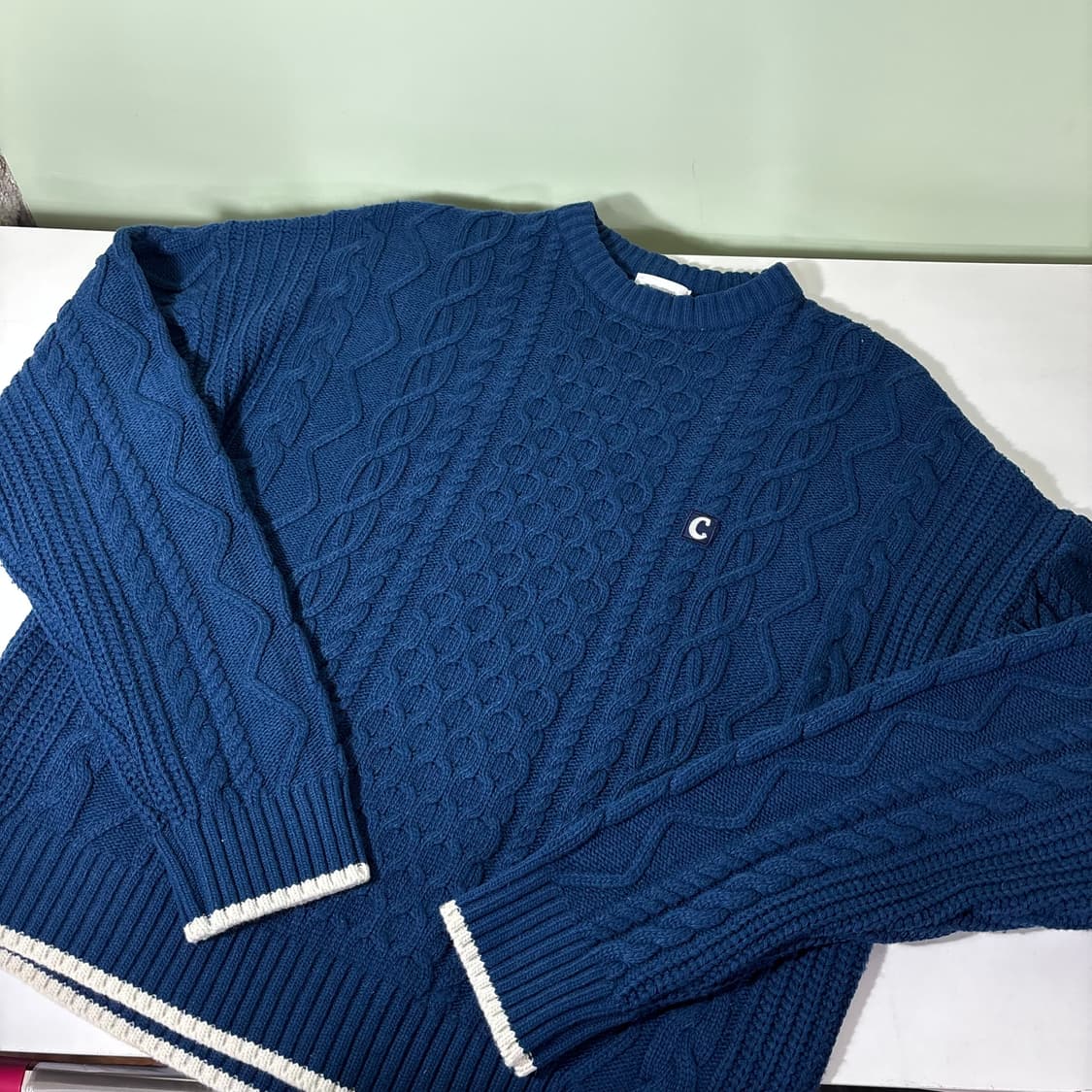 S 95 커버낫 네이비 소매배색 꽈배기니트 상품이미지1