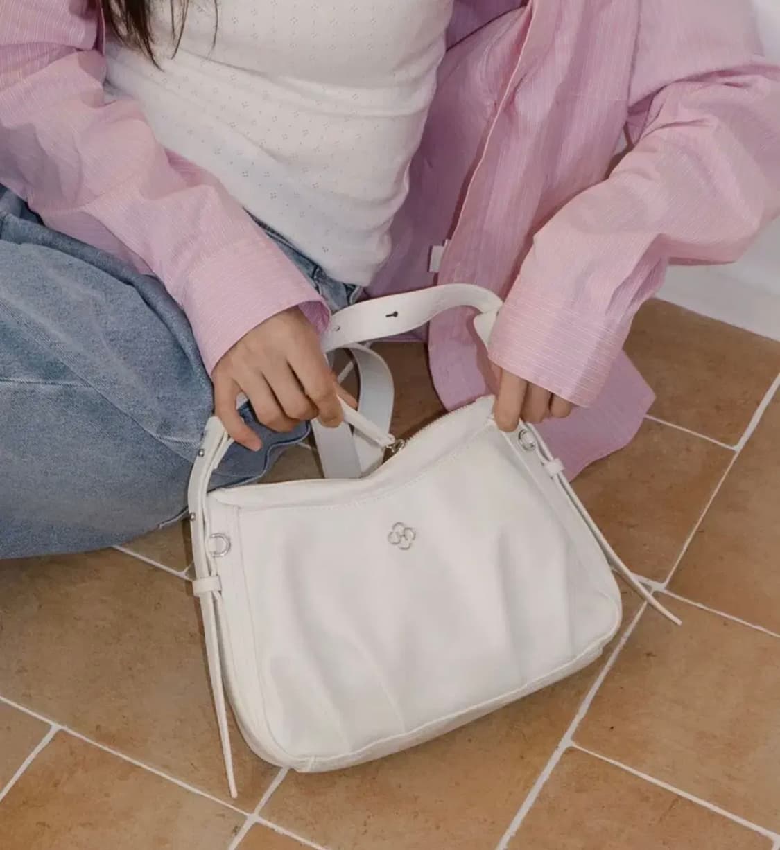 히어리 구디백 미니 구효민 구디 베이비 식스 포켓백 아이보리 상품이미지3