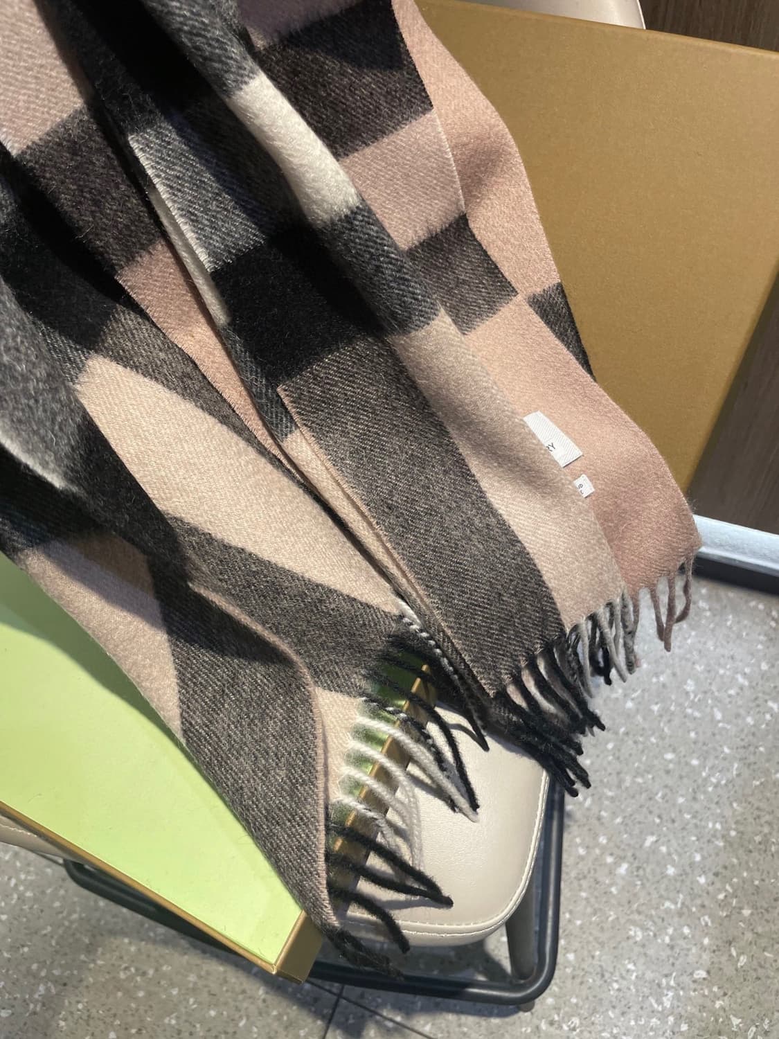 버버리숙녀 리버서블 스카프100% 램스울
 상품이미지5