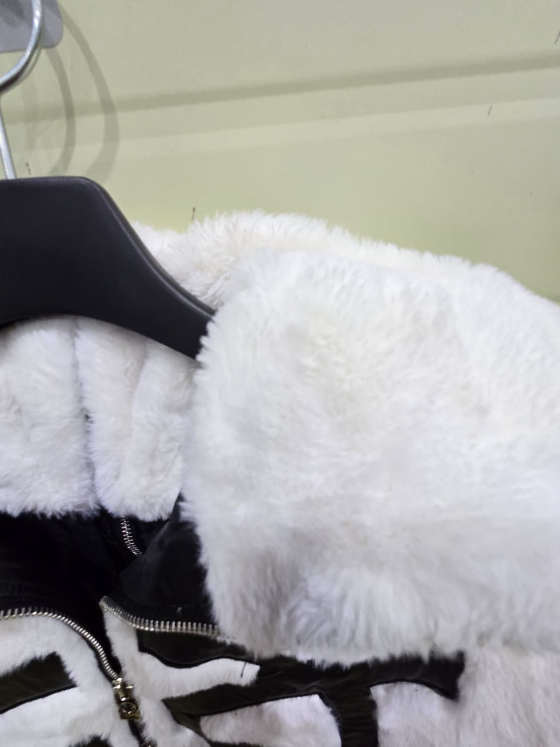 유니크한 화이트 퍼 자켓 상품이미지3