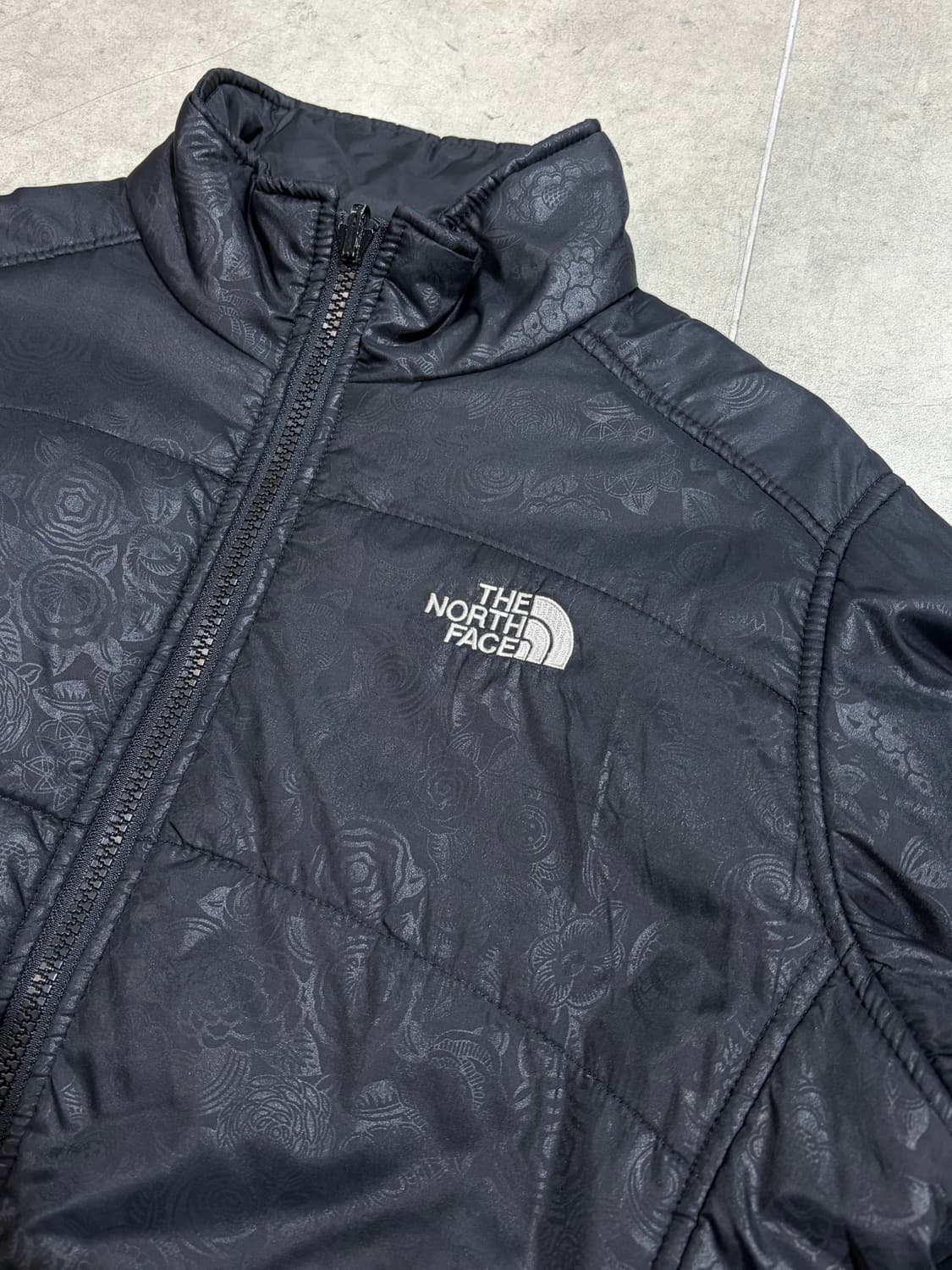 노스페이스 페이즐리 블랙 경량패딩 상품이미지3