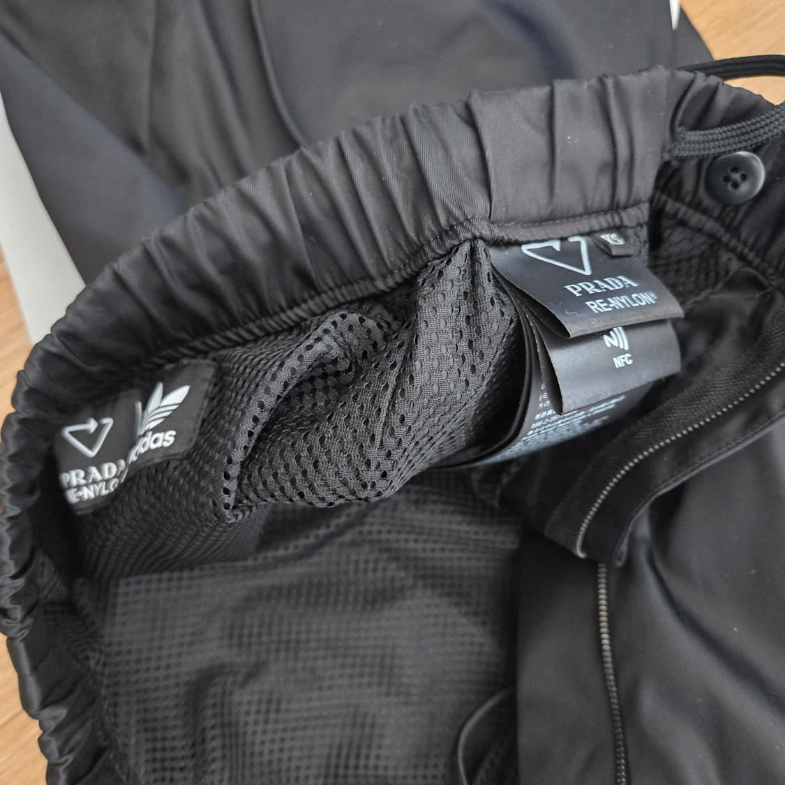 새상품 NFC정품 프라다 X 아디다스 리나일론 팬츠 블랙 xs 상품이미지3