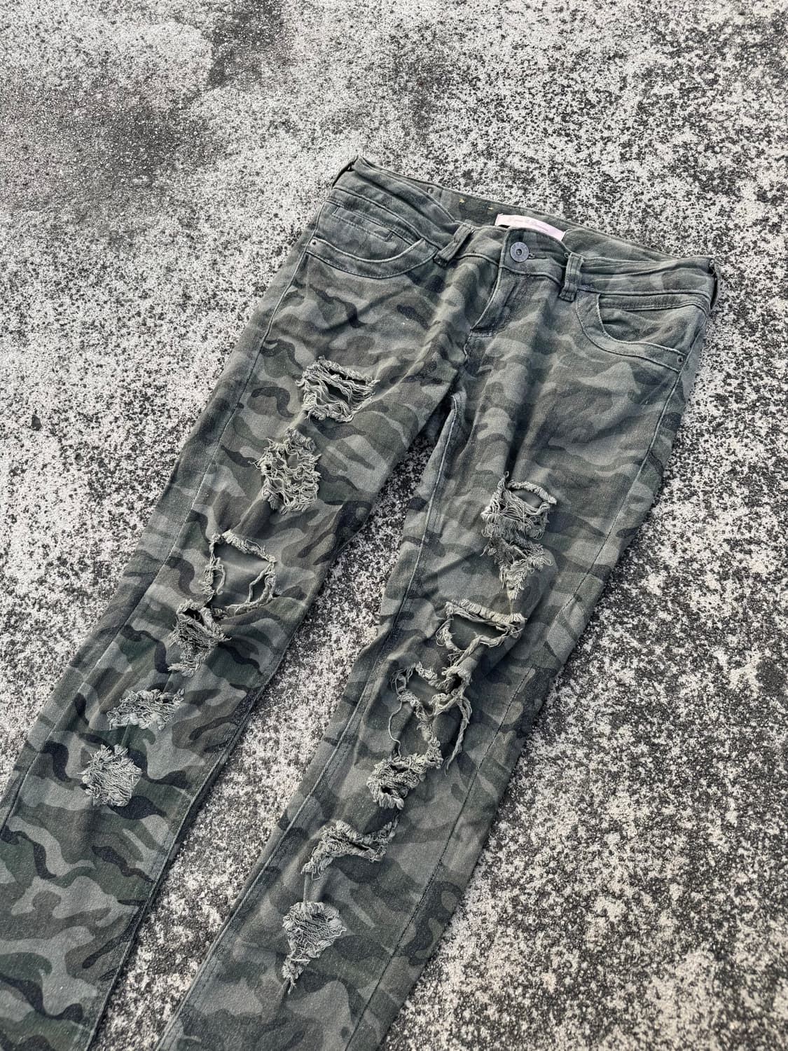 Distressed camo pants 상품이미지4