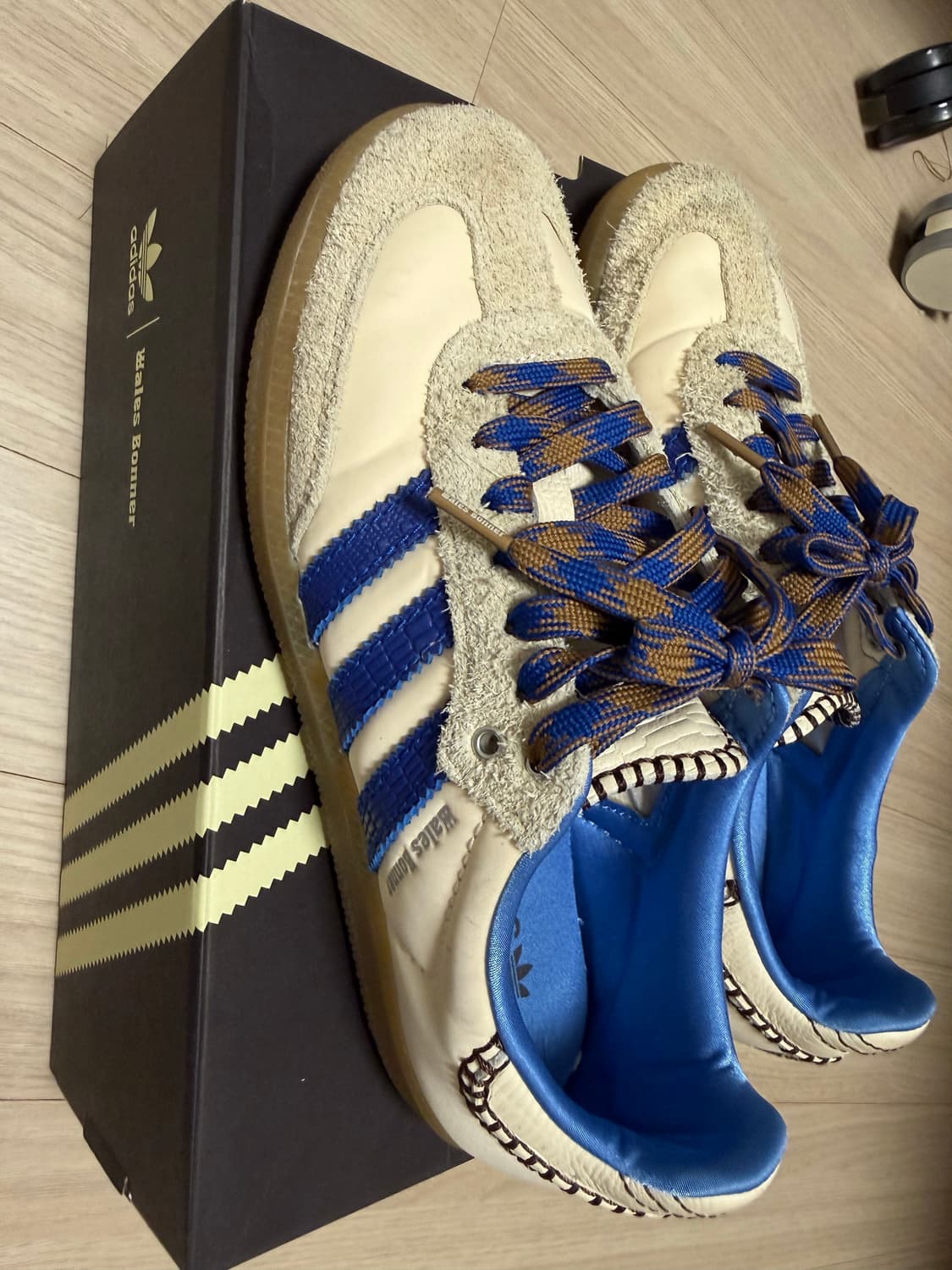 아디다스 x 웨일스 보너 삼바 원더 클레이 로얄 블루 245 상품이미지5