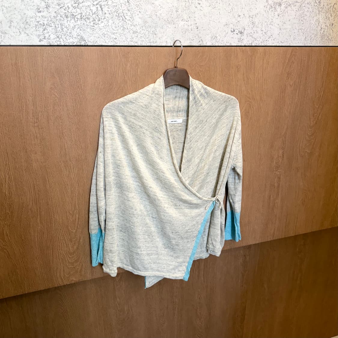 니코앤드 롱슬리브 랩 가디건 블루 배색 타이 스트랩 디테일 아이보리 상품이미지5