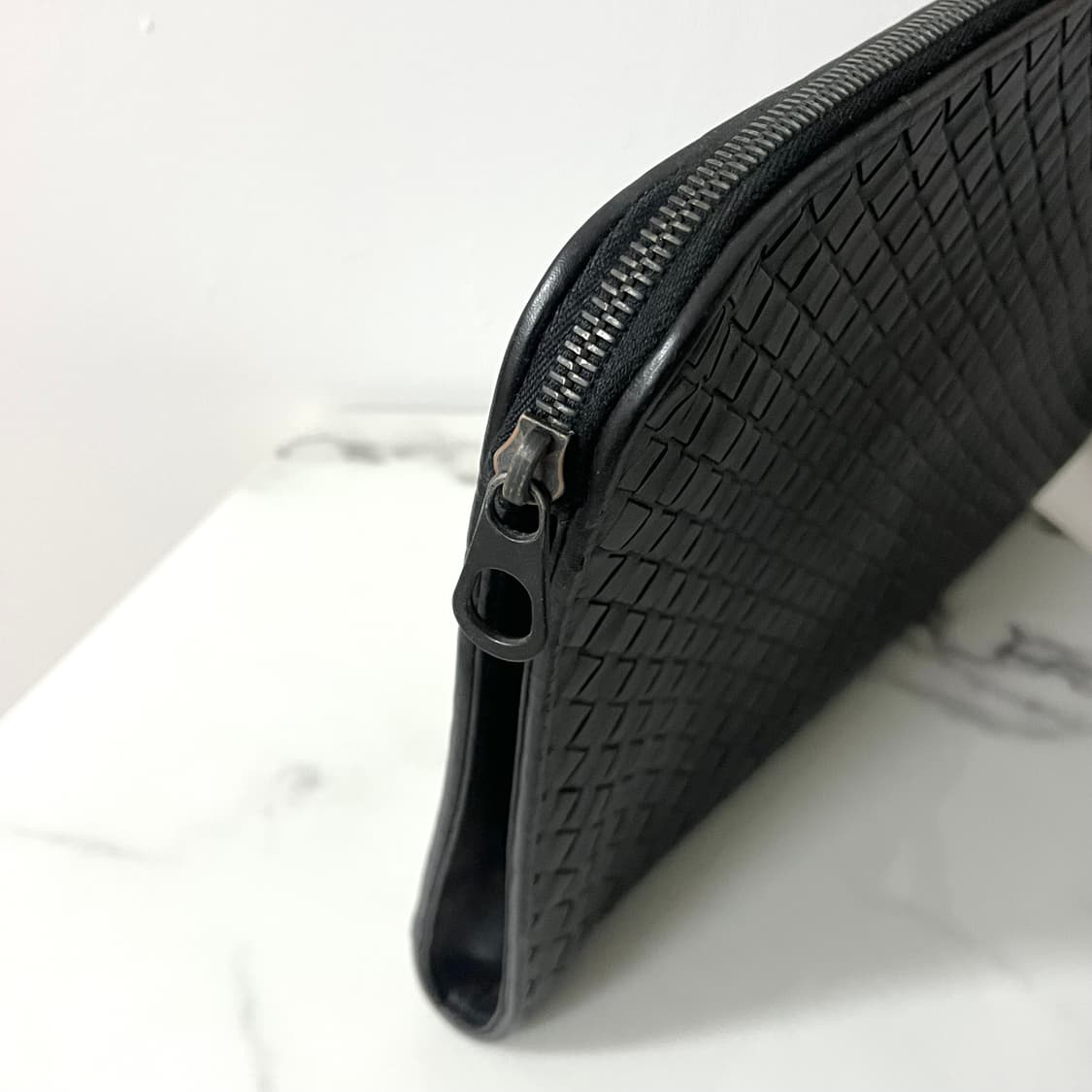 보테가베네타 지퍼 클러치 백 블랙 상품이미지5