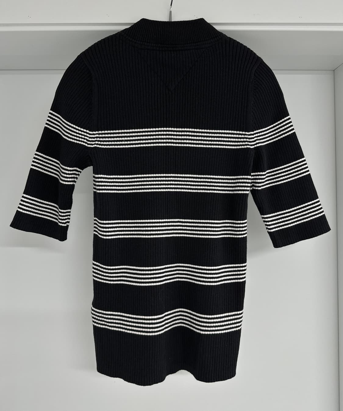 [타미힐피거] 여성 스트라이프 반팔 니트 티 상품이미지2