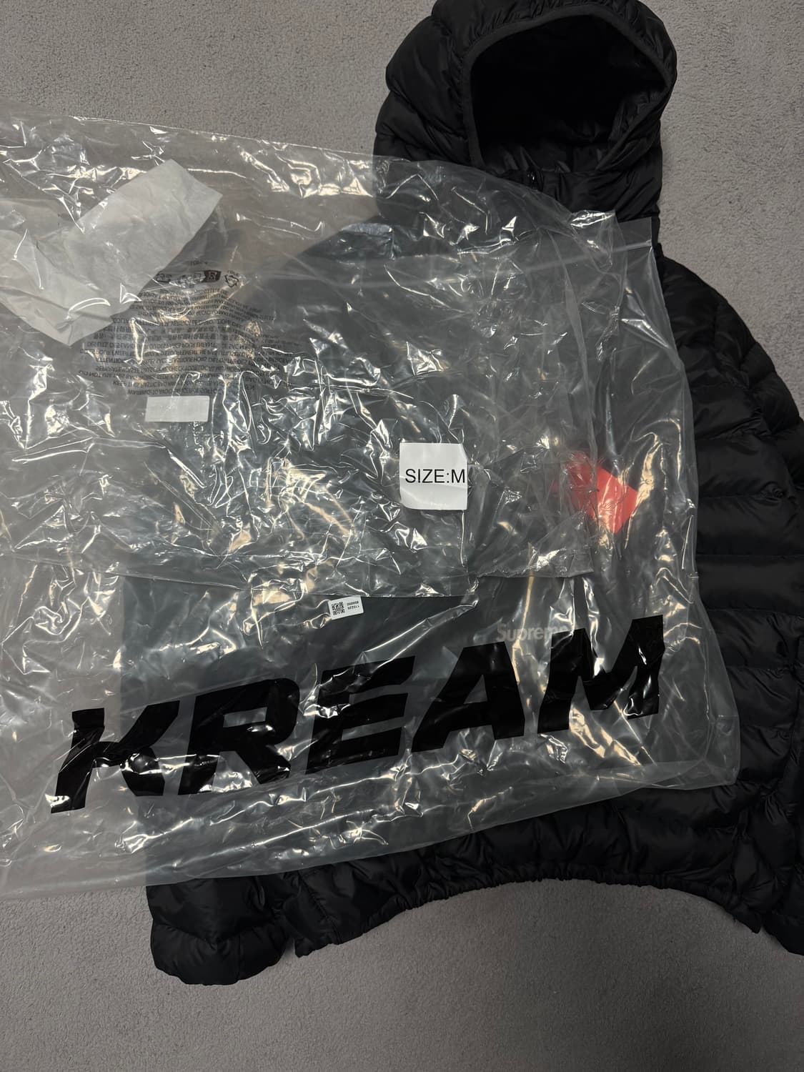 (M) 슈프림 마이크로 다운 하프 집 후드 풀오버 블랙 24 FW 상품이미지7