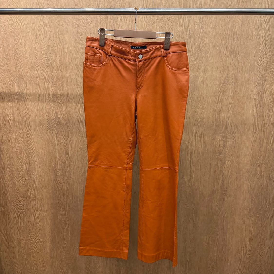 띠어리 레더 팬츠 미들 탑 절개 라인 디테일 부츠컷 오렌지 브라운 상품이미지2