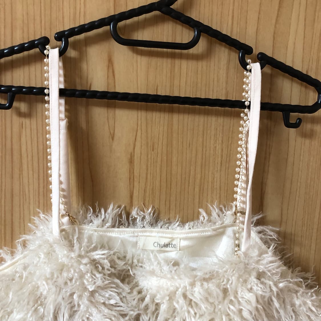 Day 3 beige fur crop top 📻  상품이미지2