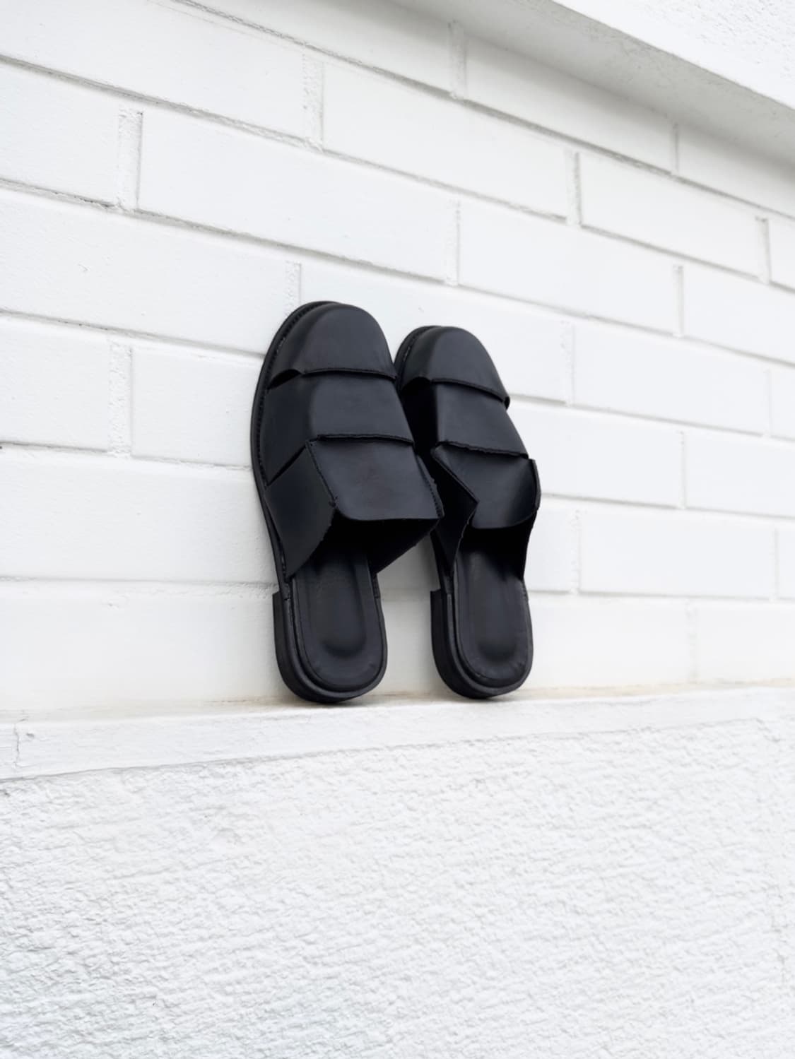 Round dark mule / black 상품이미지1