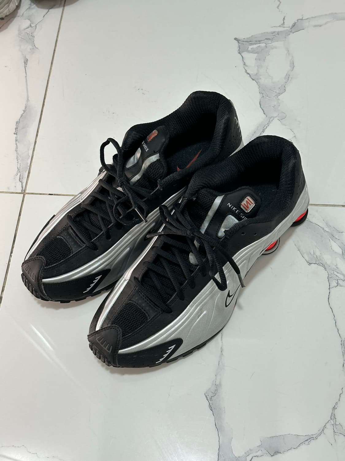 나이키 샥스 R4 메탈릭 실버 레드 285 상품이미지1