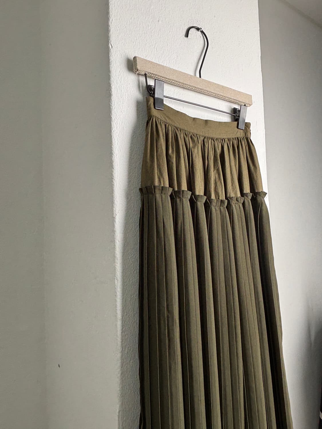 CLANE Khaki pleats Skirt 상품이미지3