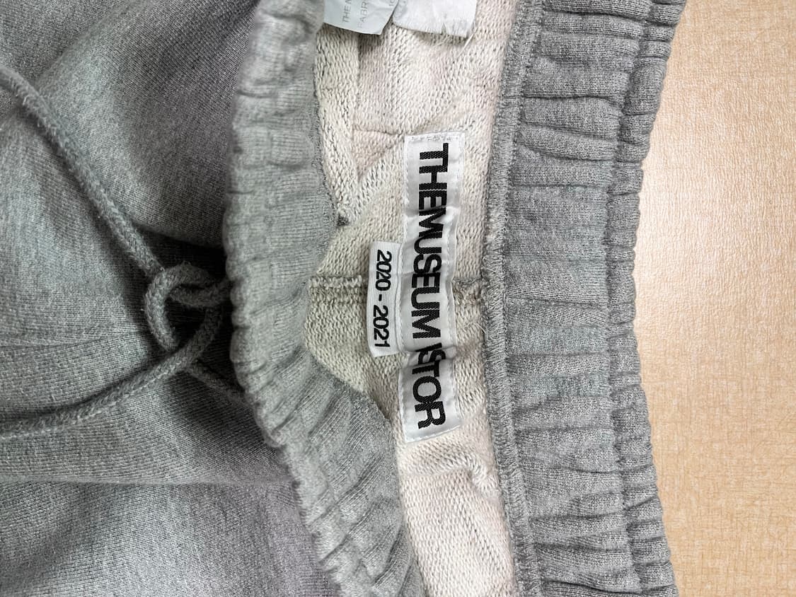 더뮤지엄비지터 핸드 페인트 조거팬츠 상품이미지6