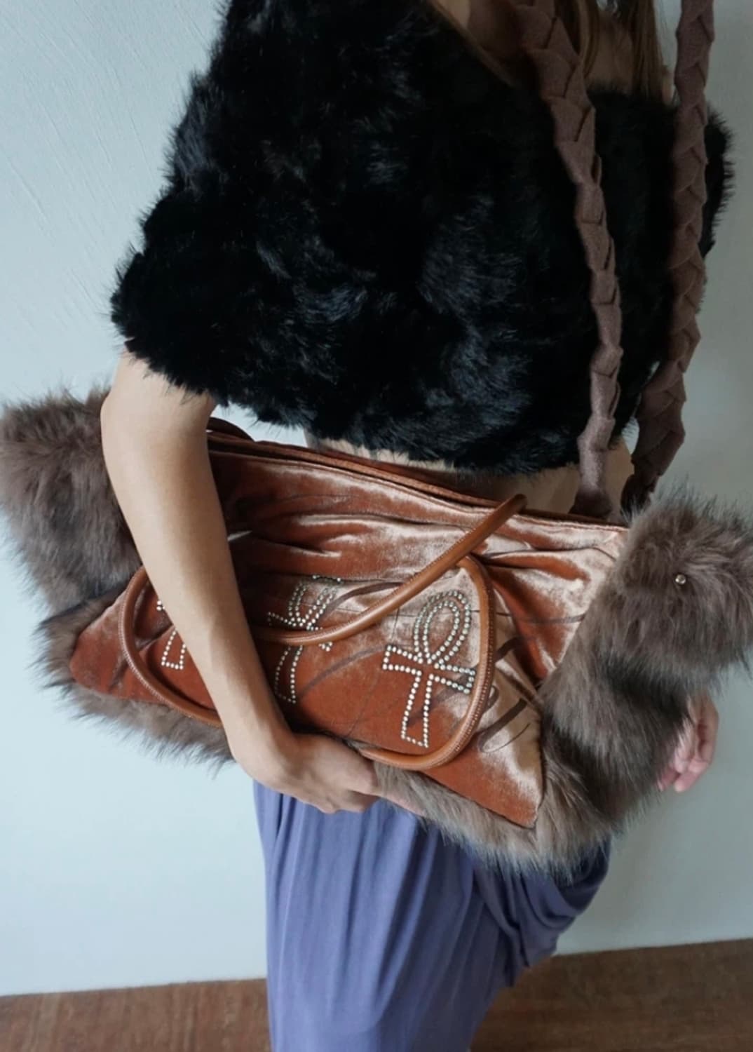 Sculptor Slouch Velvet Bag Burnt Orange 상품이미지4