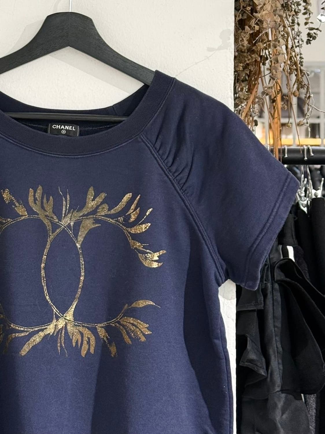 샤넬 네이비 셔링 로고 래글런 하프 티셔츠 상품이미지3