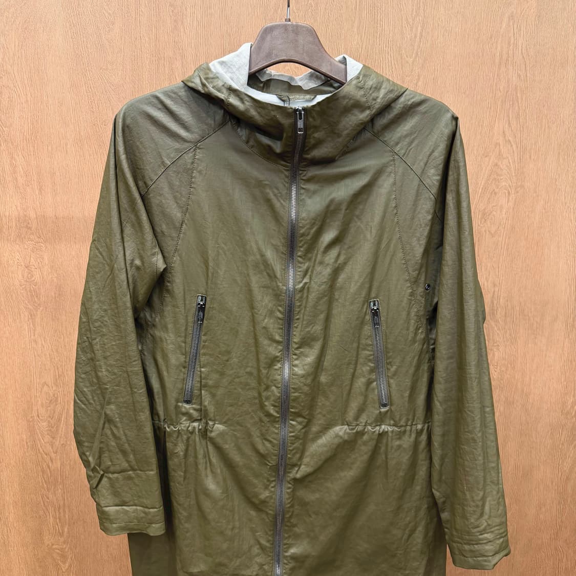 띠어리 롱 후드 자켓 투웨이 지퍼 드로우 스트링 디테일 레귤러핏 카키 상품이미지3