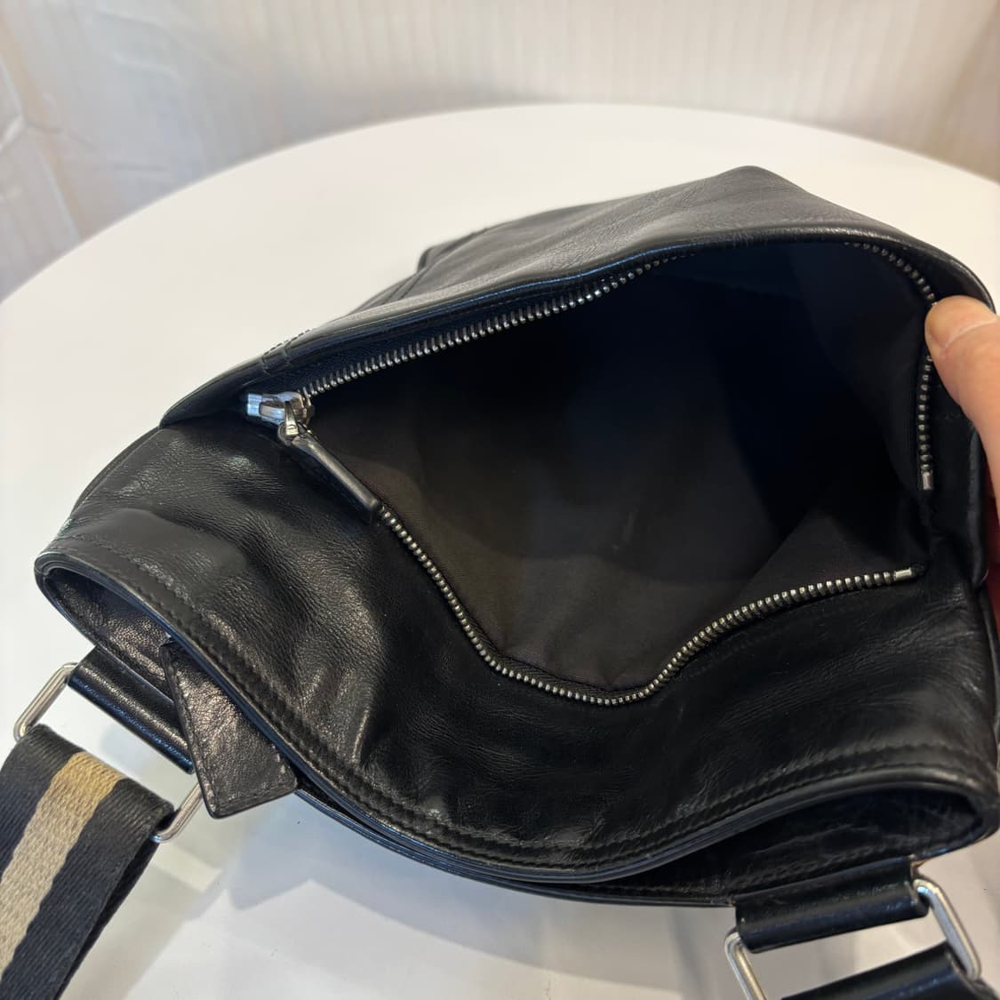 정품 발리 블랙 크로스백     상품이미지9