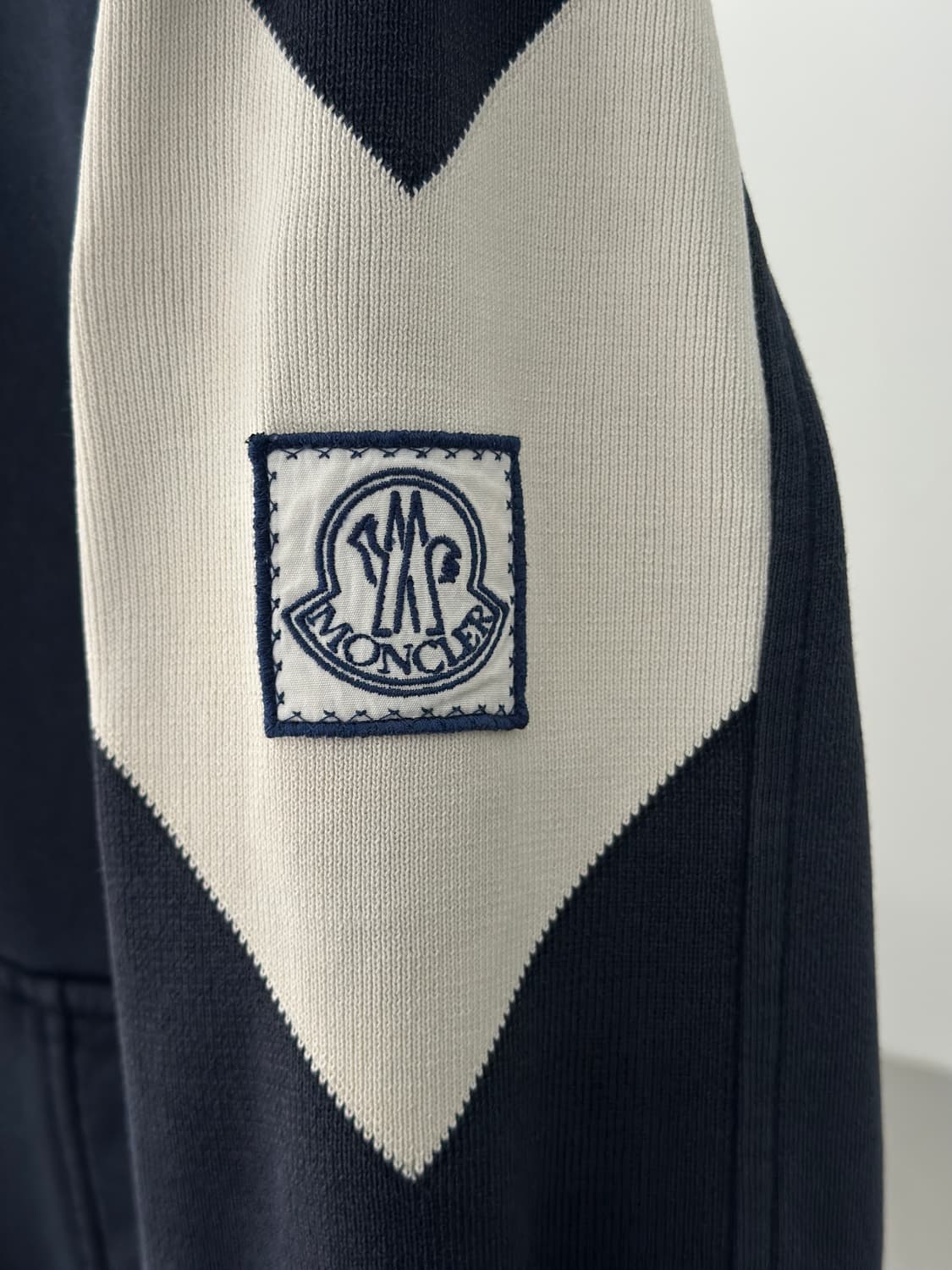 몽클레어 네이비 감마블루 후드집업  상품이미지3