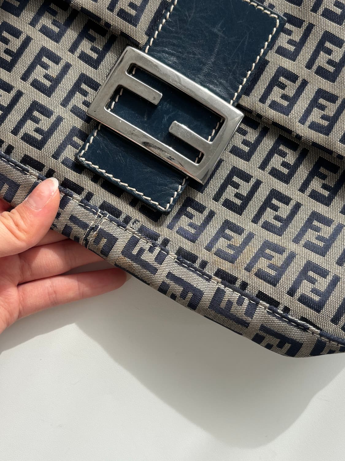 Fendi 펜디 주카패턴 바게트 백 상품이미지10