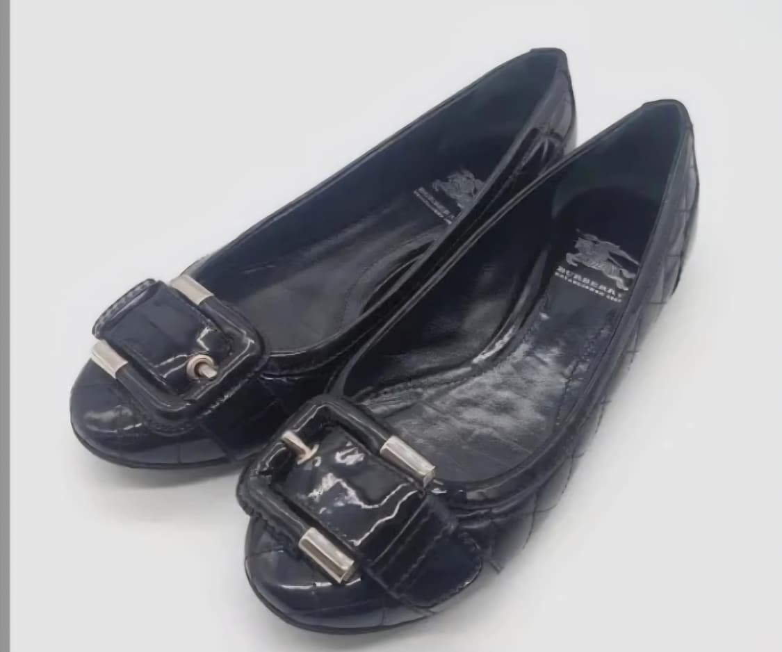 (정품)버버리 블랙 에나멜 플랫슈즈 35.5 (225-230) 상품이미지2