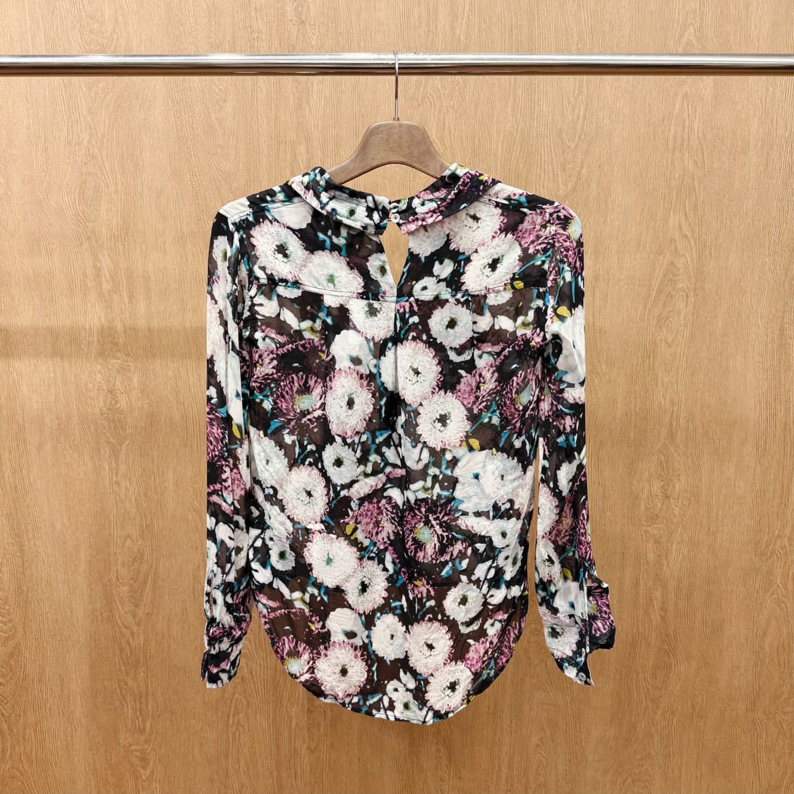 비씨비지 막스아즈리아 플라워 패턴 실크 블라우스 시스루 브이넥 셔츠 상품이미지3