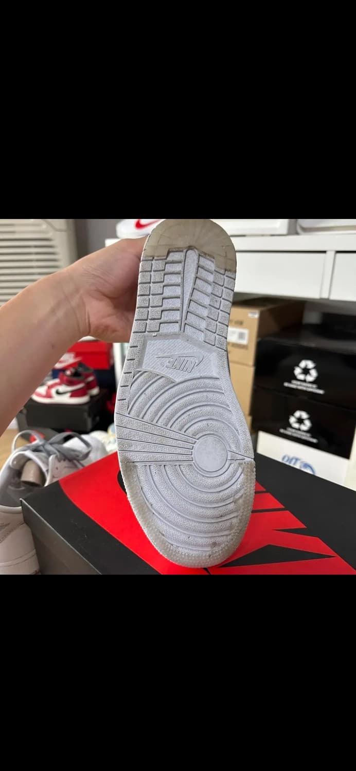 조던1로우 뉴트럴그레이 285 급처 상품이미지7