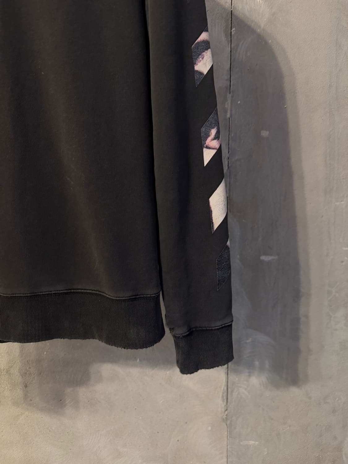 오프화이트 맨투맨 남성95-100 상품이미지6