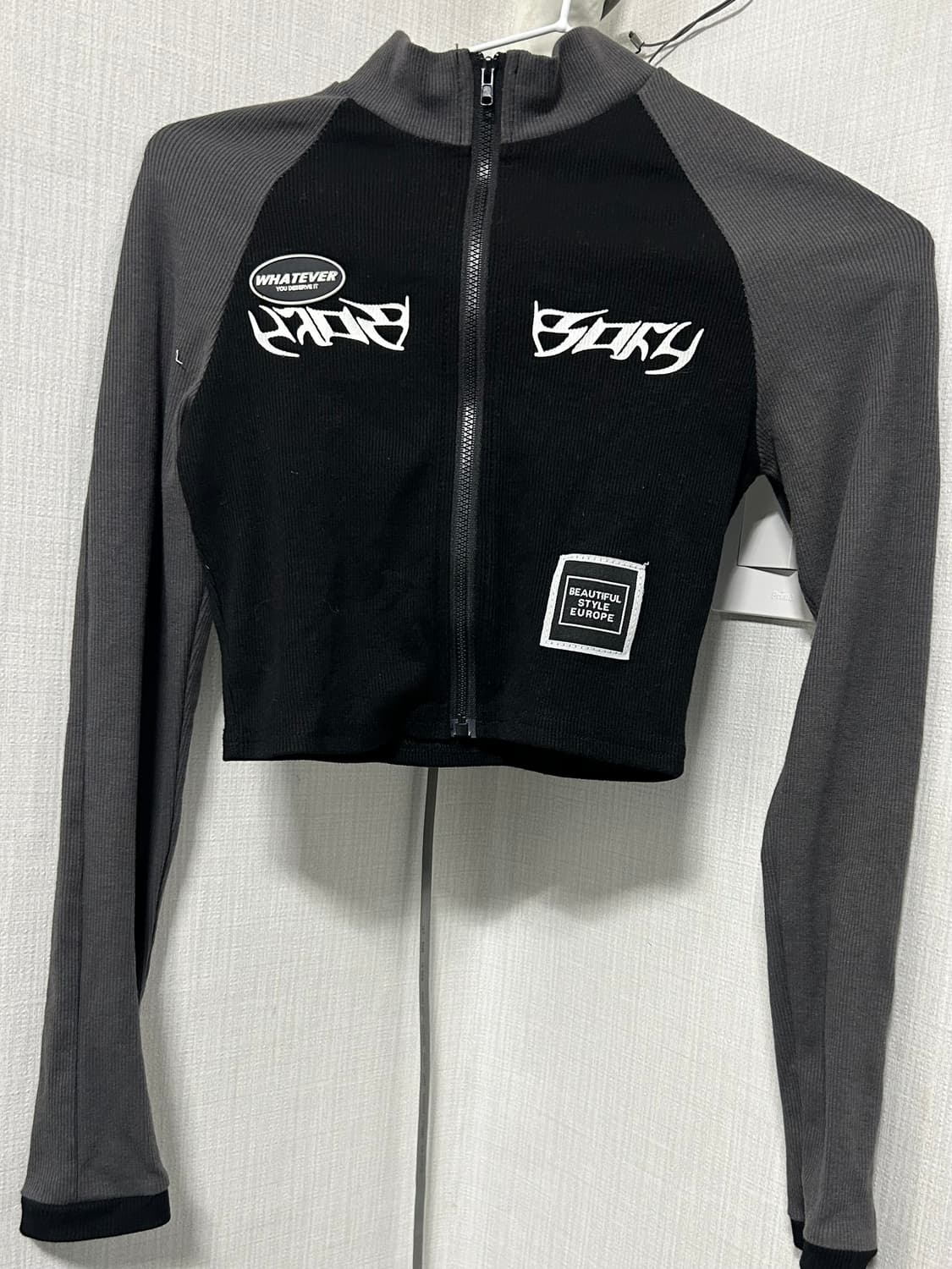 바이커 크롭 집업 상품이미지1