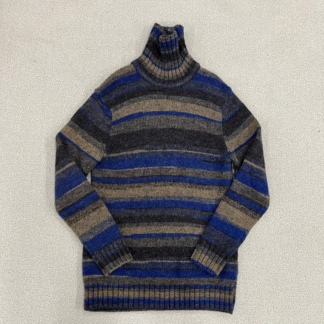 105 올젠 터틀넥 니트 스웨터 0220M 상품이미지1