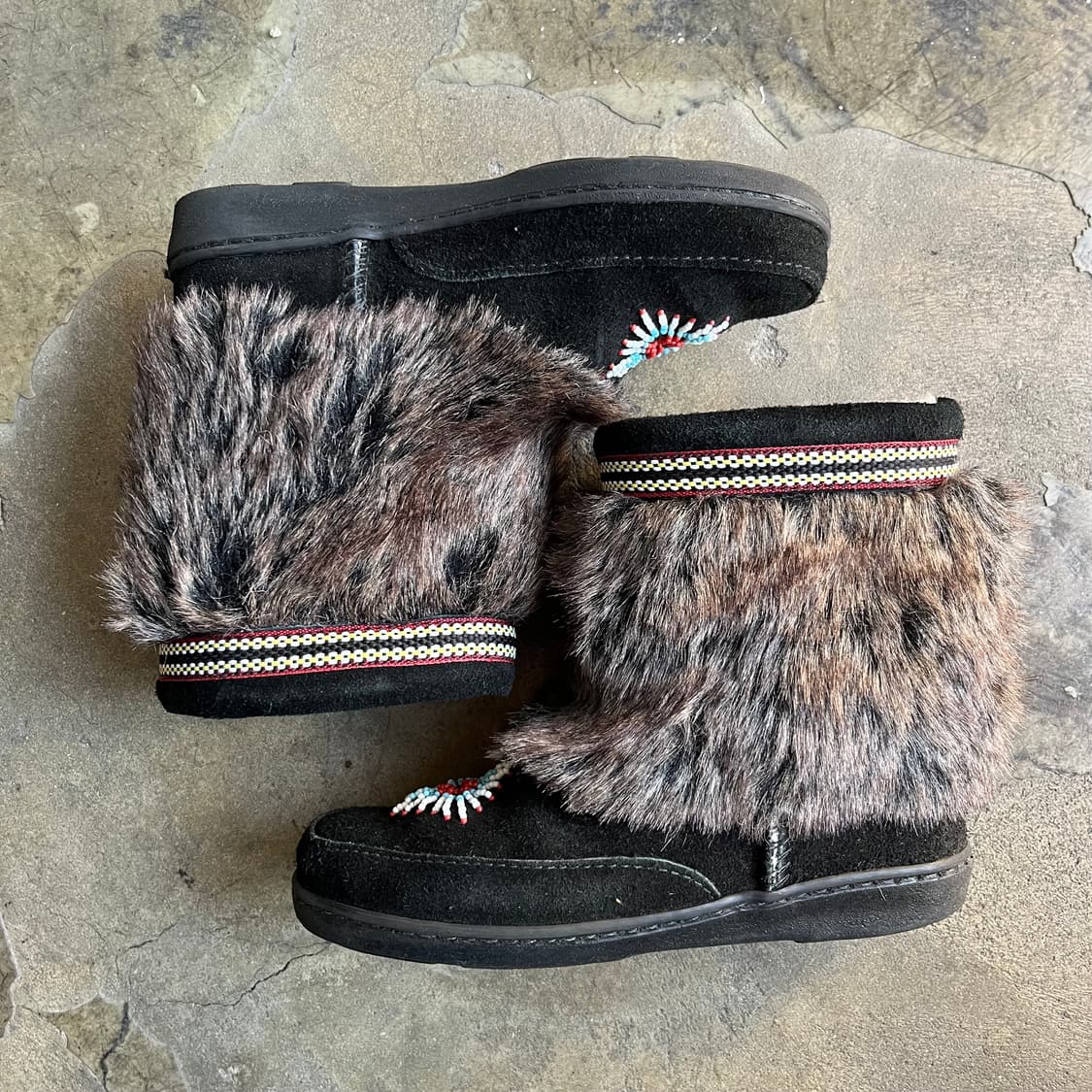 미네통카 퍼 비즈 미들 부츠 상품이미지3