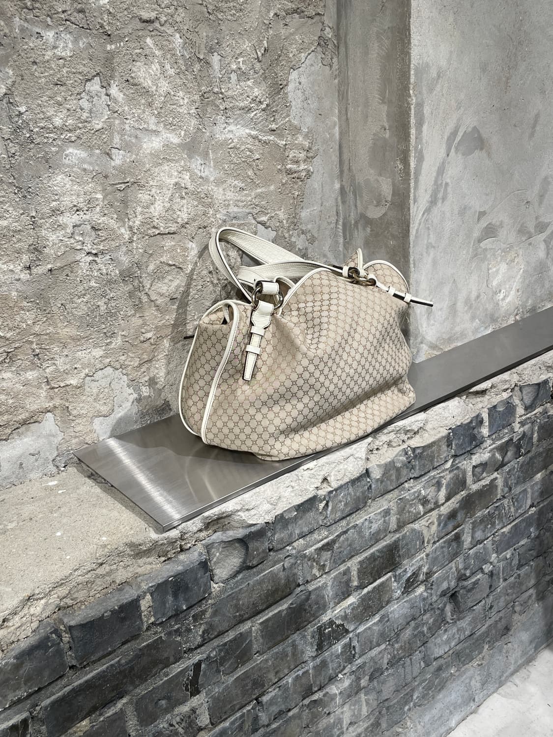 셀린느 라이트 베이지 마카담 호보 토트백 상품이미지7