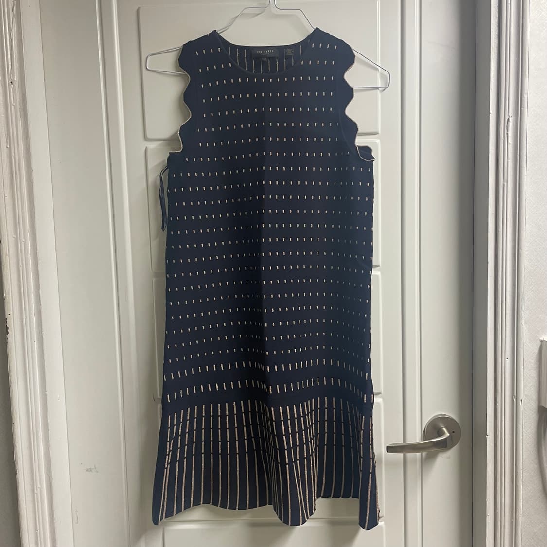 TED BAKER(테드베이커) 네이비골드 슬리브리스 원피스 상품이미지1