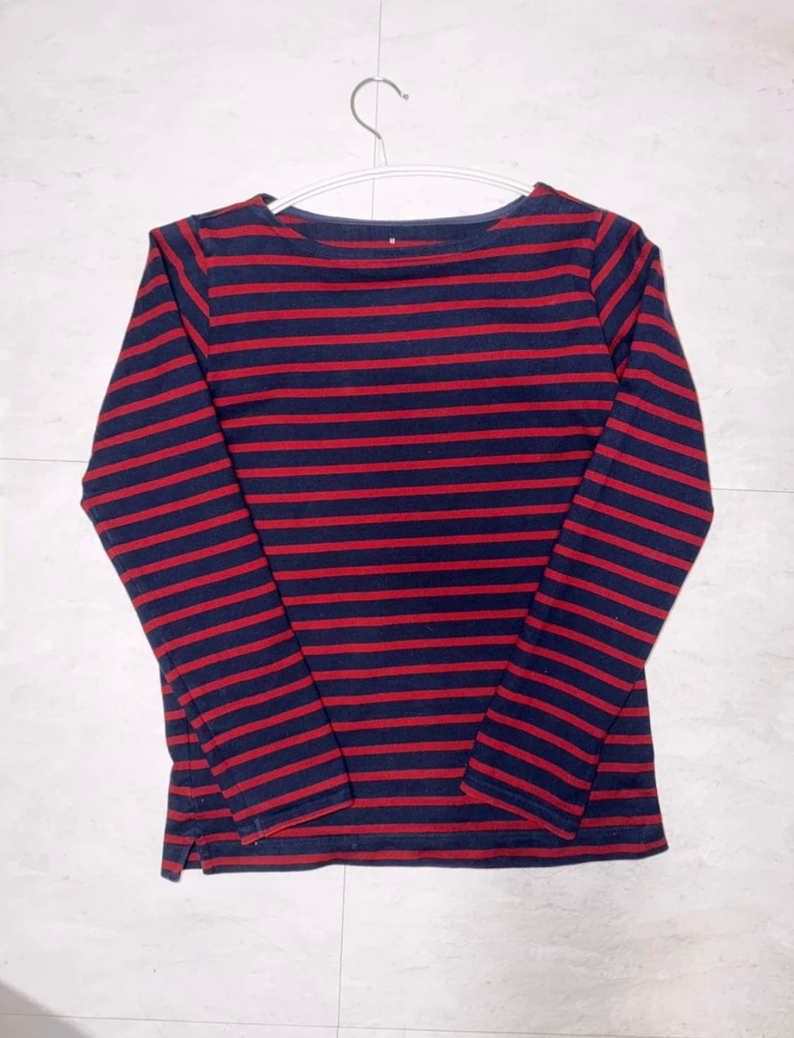 네이비 레드 스트라이프 긴팔 티셔츠 상품이미지1