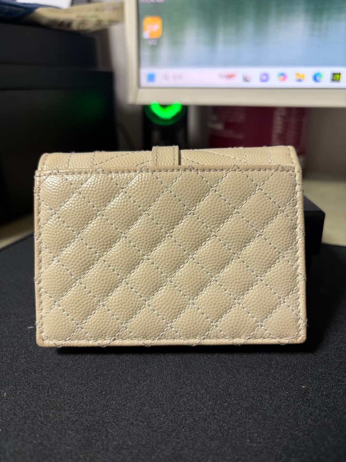 생로랑 엔벨로프 플랩 카드 케이스 믹스 마틀라세 그레인 드 뿌드르 엠보스 상품이미지2